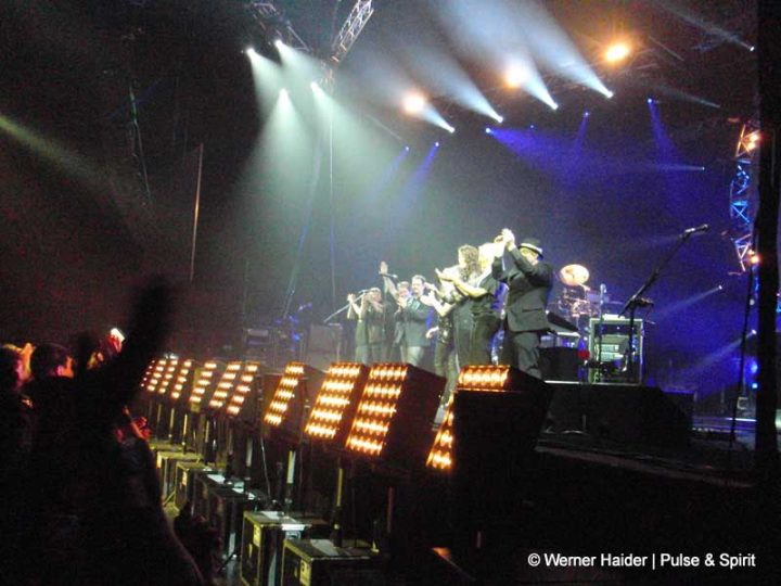 The Australian Pink Floyd Show 13.2.2011 Wien Gasometer