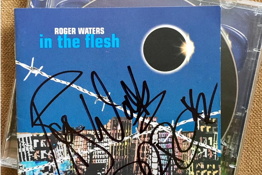 Autogramme: Roger Waters, Bramhall Flesh Album
